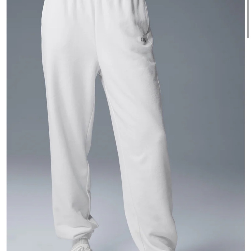 alo yoga white accolade sweatpants